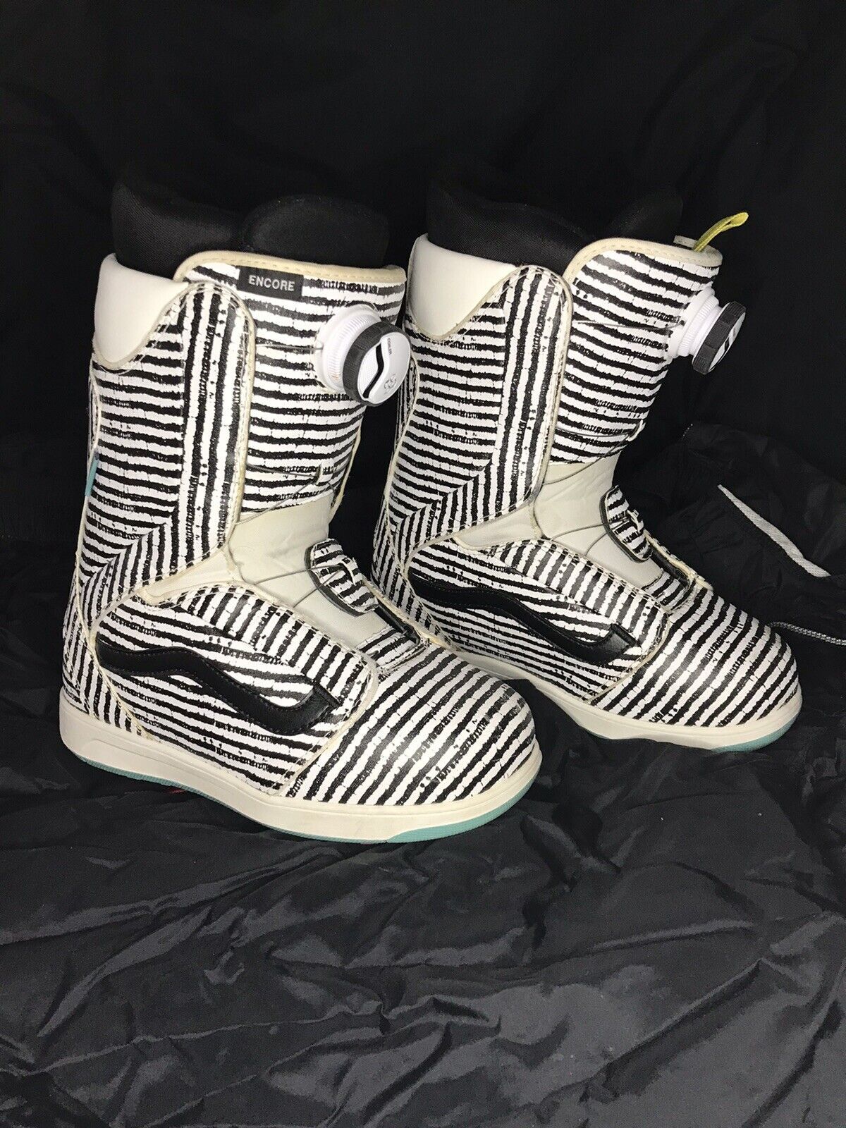 Primary image for WOMEN'S VANS BLACK & WHITE STRIPED ENCORE SNOWBOARDING BOOTS ~ SIZE W6