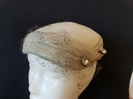 1950s Womens Felt Skull Cap Off White Silver Wrapped Pins Hat Church Wedding - £16.38 GBP