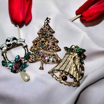 Beautiful lot of vintage Christmas brooches - £18.99 GBP