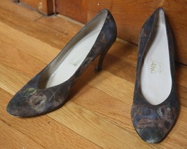 Salvatore Ferragamo 9.5 AA Narrow Suede Floral Pointed Toe Classic Pump Heels - £19.45 GBP