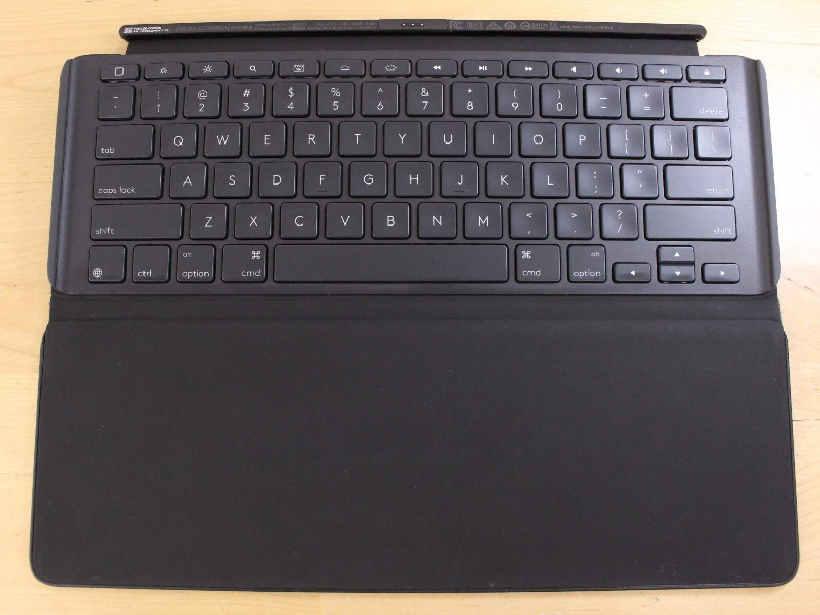 Logitech 12.9 Slim Combo Keyboard ONLY NO CASE  820-008226 Y-B0010 for iPad - $18.80