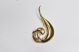 Estate Vintage Pin Brooch Music Symbol or J Swirl Style Gold Tone Shiny - $7.92