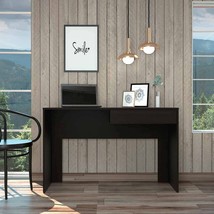 47 Inch Black Computer Desk - $3,994.80 MXN