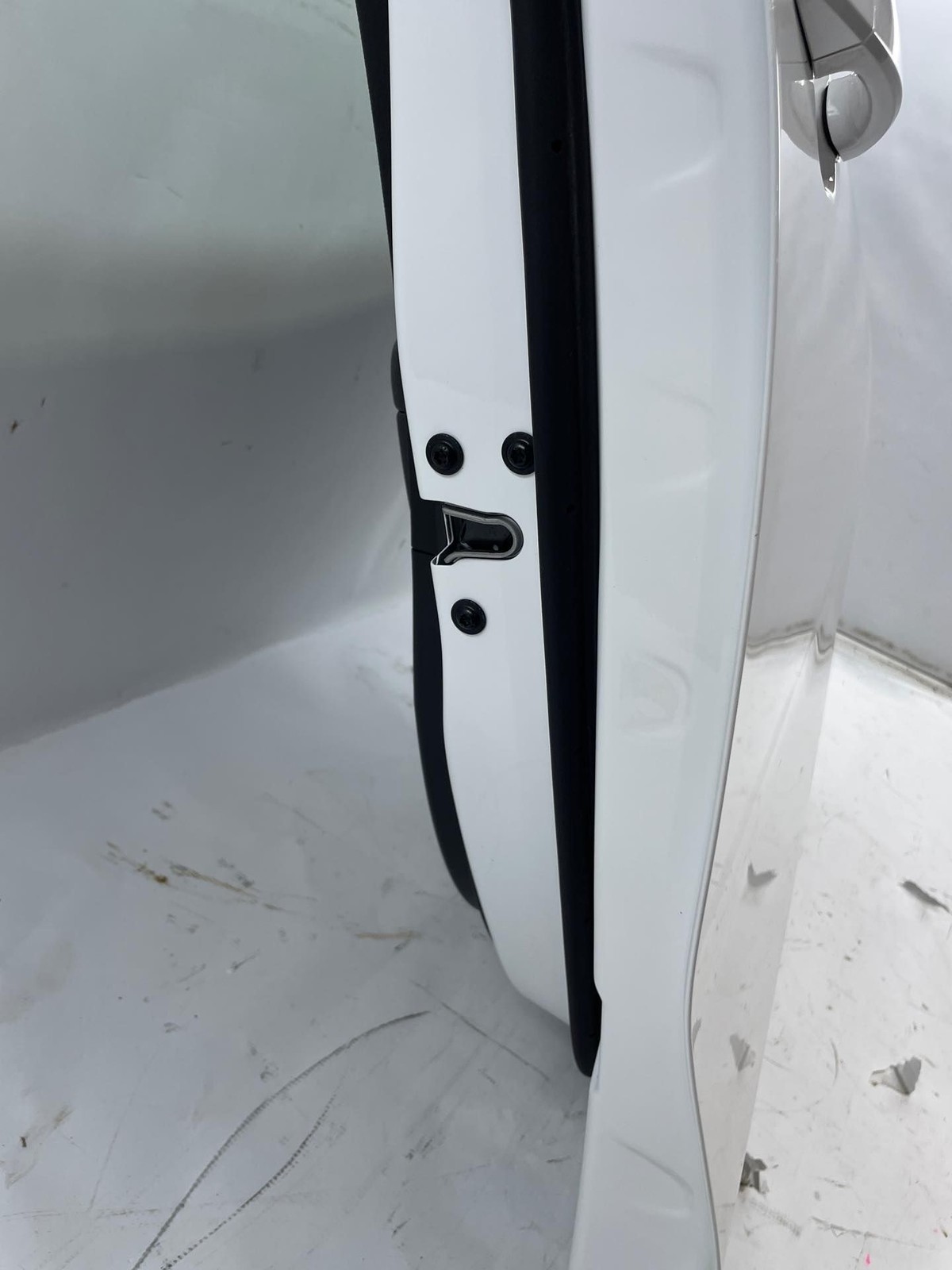 2013-2022 Chevy Trax LS RH Passenger Front Door Assembly W/ Glass & Panel White Item image 5