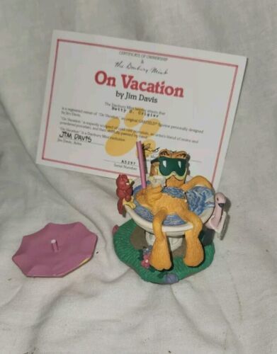 Vintage Danbury Mint Garfield “On Vacation” Figurine Jim Davis COA - $7.99