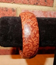 Vtg Flower Vine Pattern Leather Wrapped Wood Bangle Bracelet Unique Design - £9.64 GBP