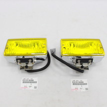 Toyota Land Cruiser 70 Series Yellow Fog Lights Lamps LH RH 81210-60080 x2 - $220.78