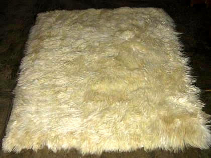 Soft white baby alpaca fur carpet from Peru, 90 x 60 cm/ 2&#39;95 x 1&#39;97 ft - $203.00