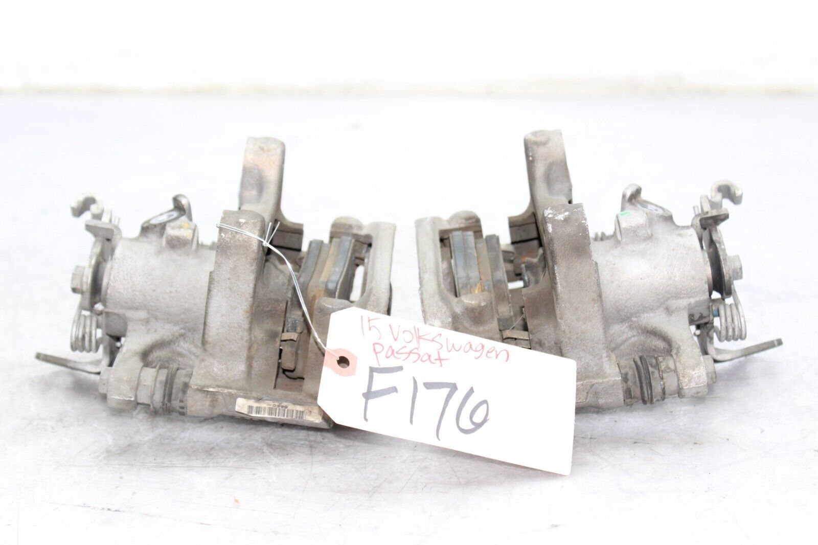 12-15 VOLKSWAGEN PASSAT Right and Left Rear Brake Calipers  F176 - $92.00