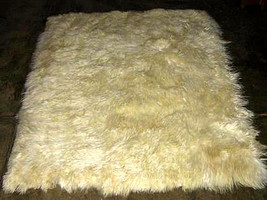 Soft white baby alpaca fur carpet from Peru, 300 x 280 cm/ 9'84 x 9'18 - $2,204.00