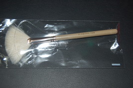 Bare minerals pearl collection flawless fan brush thumb200