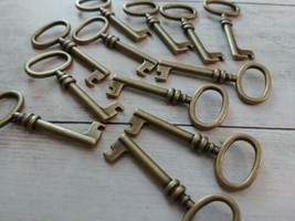 25 Bulk Skeleton Keys Antiqued Bronze Keys Pendants Wedding Keys Skeleto... - $11.64