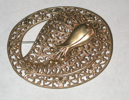 Vintage gold-tone fancy Filigree Brooch Pin leaf center - $13.00