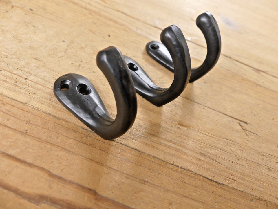 3 BLACK COAT HOOKS IRON CUP DOG LEASH HAT HOOK RESTORATION SMALL KITCHEN BATH Item image 2