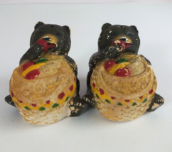 Vintage Chalkware Bears With Baskets Of Fruit Salt &amp; Pepper Shakers - €6,70 EUR