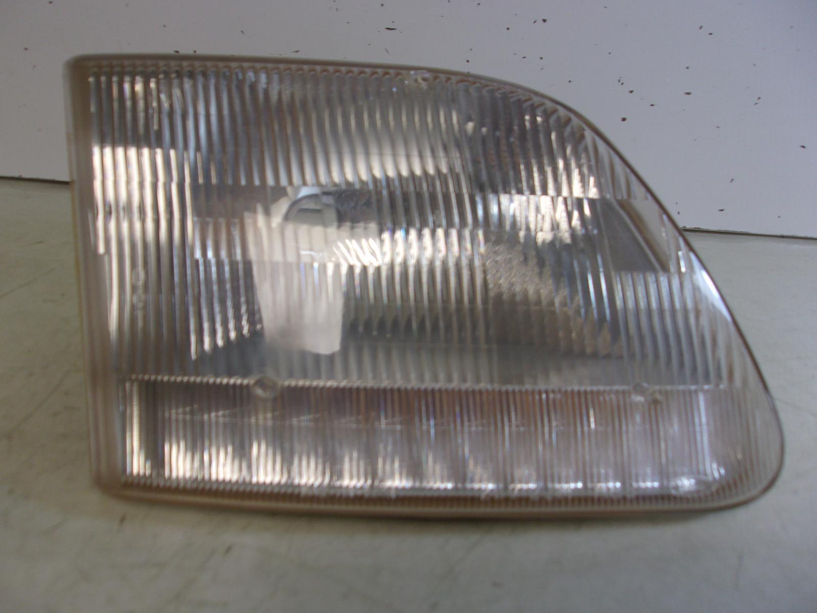 1997-2002 Ford Expedition 1997-2004 F150 1997-1999 F250 RH Headlight OEM  - $39.20