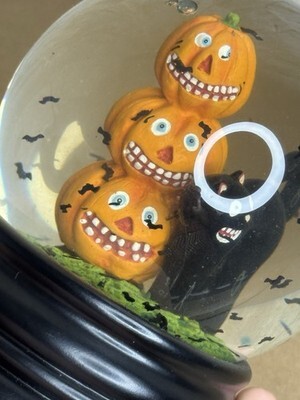 2004 Halloween Snow Globe Pumpkins Cat Spooky Bats Water Globe Decor Y2K Item image 3