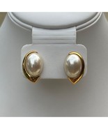 VTG Classic Minimalist 50&#39;s Style Acrylic Pearl Gold Tone Pierced Post E... - £4.30 GBP