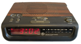 GE AM FM Digital Clock Radio Woodgrain Vintage Red Numbers 7-4613A * Tested * - £11.12 GBP