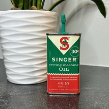 Vintage SINGER SEWING MACHINE OIL Tin Can 4 oz Advertising Almost Full - €13,01 EUR