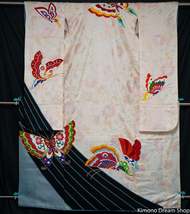 Colorful Butterflies Kakeshita - Wedding Kimono Long Japanese Bridal Dre... - £138.27 GBP