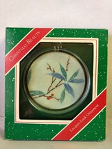 Hallmark Ornament 1986 - Christmas Beauty Lacquer-Look Ornament - £11.68 GBP