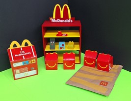  LOT 2025 Lil McDonald’s Happy Meal Display Shelf w/ 4 Toys Bag &amp; Boxes ... - $1,841.92 MXN