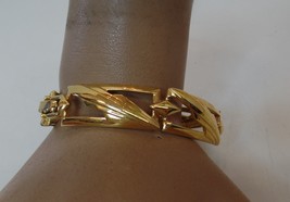Vintage Monet Bracelet  Gold Tone Links Leaf Design Cutouts 7&quot; Fold Over Clasp - £22.10 GBP