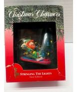 Santa's Best Christmas Charmers Leprechaun Elf Stringing The Lights Orna... - $220.96 MXN Santa's Best Christmas Charmers Leprechaun Elf Stringing The Lights Orna... - $220.96 MXN