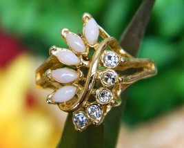 Vintage Uncas Faux Opals Clear Rhinestones Cocktail Ring Size 5 Signed - £17.54 GBP