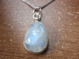Moonstone 4ct Teardrop 925 Sterling Silver Necklace h122p - £15.81 GBP