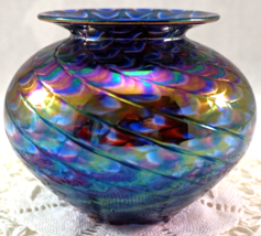 Blue Aurene Iridescent Fish Scale Swirl Pattern Art Vase Red blue Clear  - £79.82 GBP