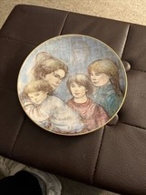 Edna Hibel Collector Plate &quot;The World I Love&quot; Leah&#39;s Family 1st of Series - £8.74 GBP