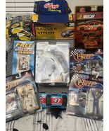 LOT NASCAR COLLECTABLES - Figures, Cars, Some Autographs - Very Nice. -B... - $1,190.99 MXN