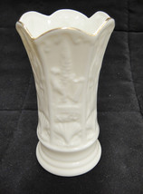 Belleek 4&quot; Bud Vase White Porcelain Gilded Edge Souvenir From Visitors C... - £7.37 GBP