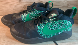 Nike Team Hustle D 9 Digi  Kids DC1992-001 Black Green Sneakers - Size 6.5Y - £27.18 GBP