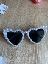 Fashion Retro Heart-Shaped Imitation Pearl Frame Sunglasses UV400 Women Cat Eye - £13.13 GBP