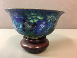 Vntg CHINESE Brass Cloisonne Enamel Bowl Blue Ground with Flowers &amp; Stand - £233.78 GBP