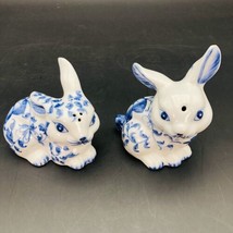 Blue &amp; White Floral Ceramic Bunny Rabbit Salt &amp; Pepper Shakers 3.5&quot; &amp; 3&quot; high - £12.77 GBP