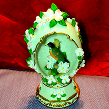Beautiful Vintage Heritage House bird figurine - $23.76