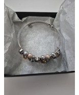 2010 Avon Sparkling Floral Cuff Bracelet Silver Tone Faux Pearls Rhinest... - $175.03 MXN