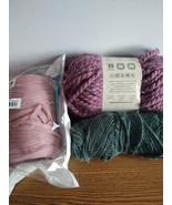 Assorted Bulky Yarn Lot - $164.19 MXN