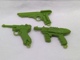 (3) Vintage Green Plastic Pistol Toy Gun Accessories 1 1/2&quot; - $30.57 CAD