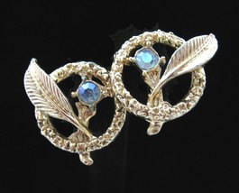 Feather In Circle Ring Ab Rhinestone Screw Back Earrings Vintage Goldtone 1&quot; - £12.01 GBP