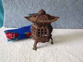 Japanese Antique Iron Pagoda Candle Lantern - $4,287.04 MXN