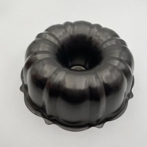 Vintage Aluminum Charcoal Gray Black FLUTED CAKE PAN 10-1/4&quot; D 3-1/2&quot; Deep - £17.04 GBP