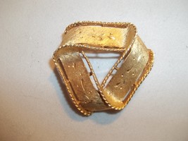 Vintage Brushed Etched Gold Tone Folded Ribbon Triangle Pin Signed JJ - $9.89