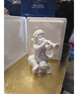 Avon Nativity Collectibles The Cherub 1989 Porcelain Christmas Figurine - $223.12 MXN
