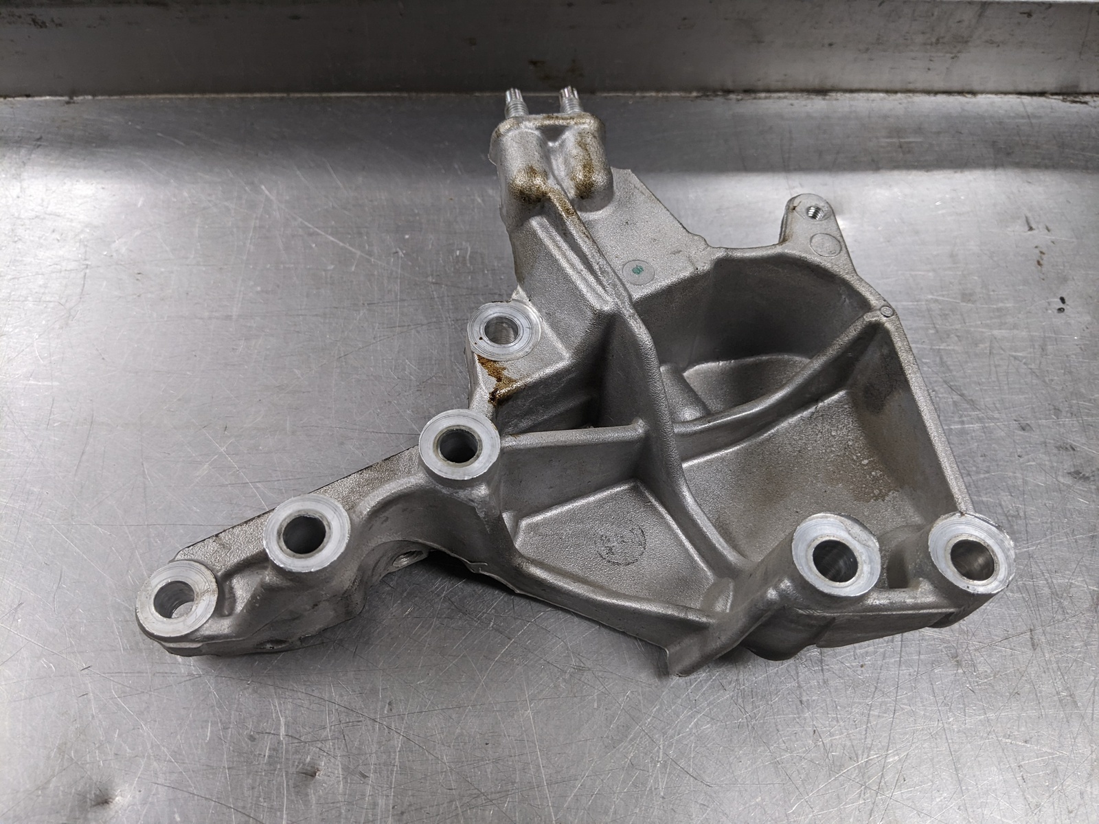 Motor Mount Bracket For 08-13 Toyota Highlander  3.5 123150P020 FWD - $34.60
