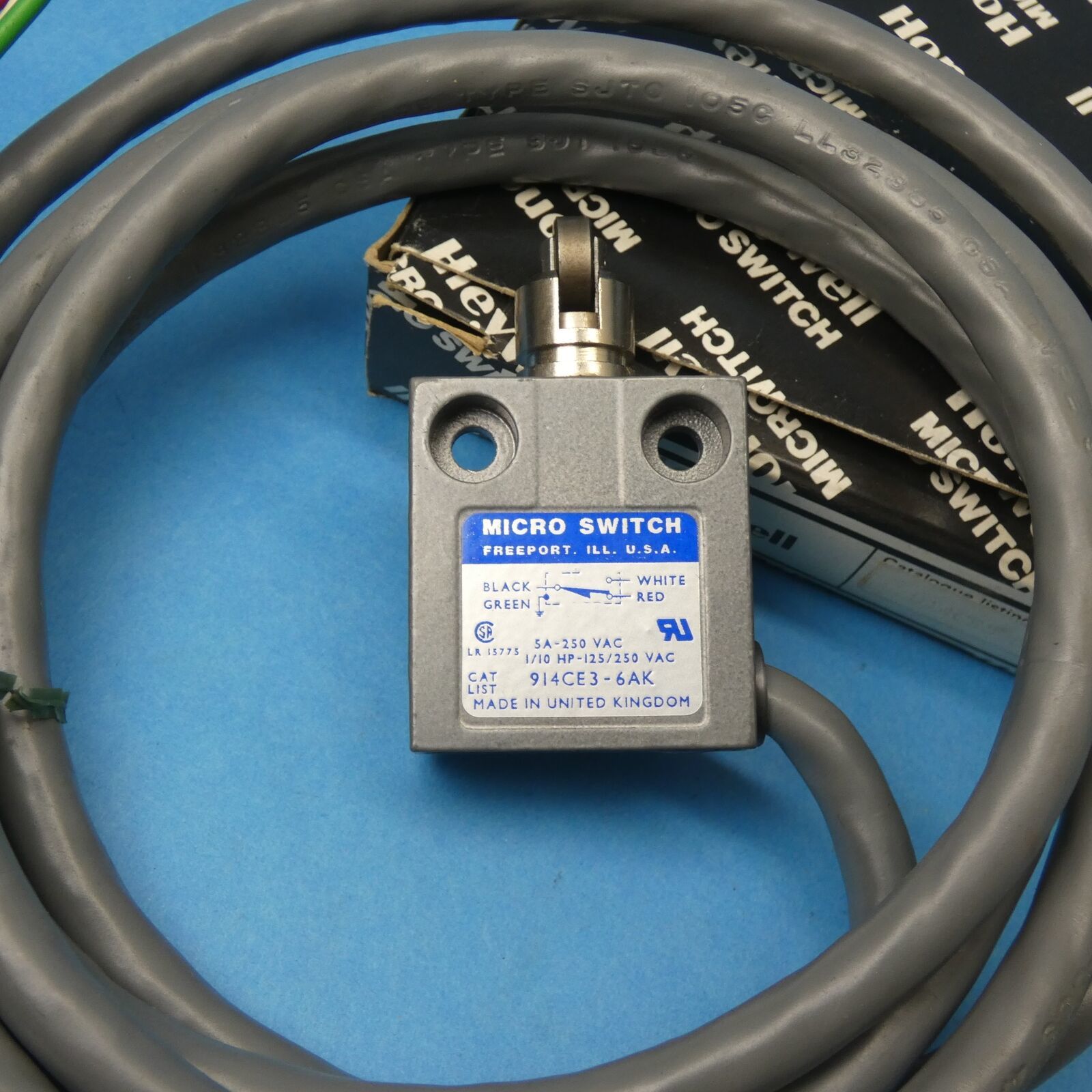 Honeywell Micro Switch 914CE3-6AK Cross Roller Plunger Limit Switch Pre-Wired Item image 2